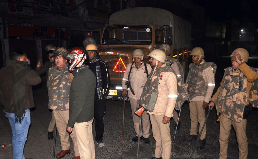 Stone pelting between two communities at Aligarh Sarai Sultani