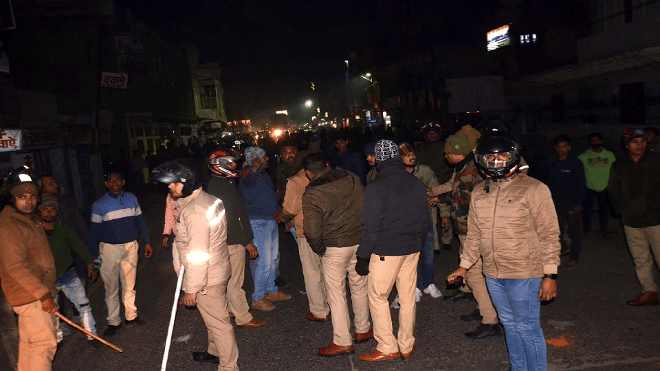 Stone pelting between two communities at Aligarh Sarai Sultani