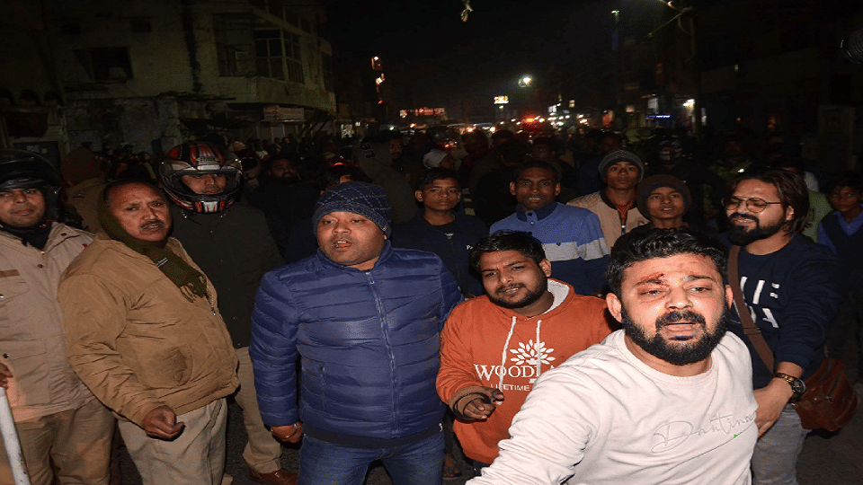 Stone pelting between two communities at Aligarh Sarai Sultani