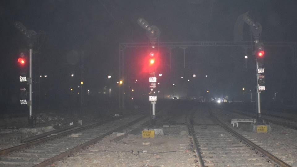 Railway signaling system failed due to which operation of trains was affected in Kasganj