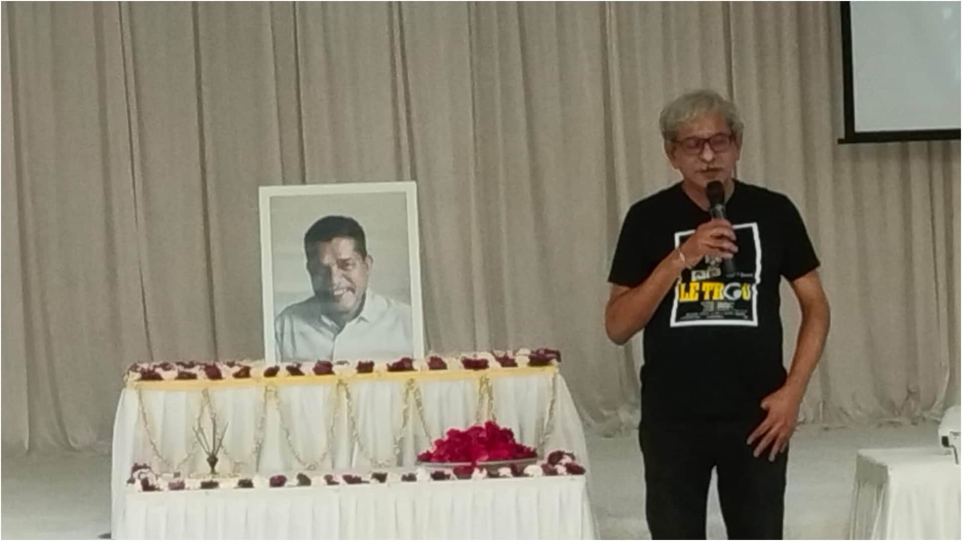 Sanjay Chauhan Prayer Meet Sudhir mishra throat chokes with emotions Ashwini tigmanshu dhulia remembers him