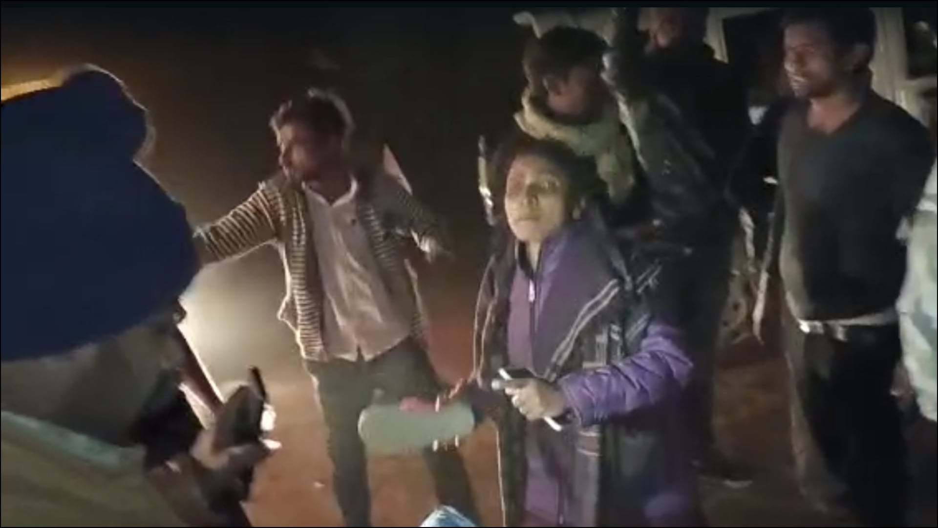 Illegal Sand Mining in Satna municipal council president hits policeman with slipper case registered