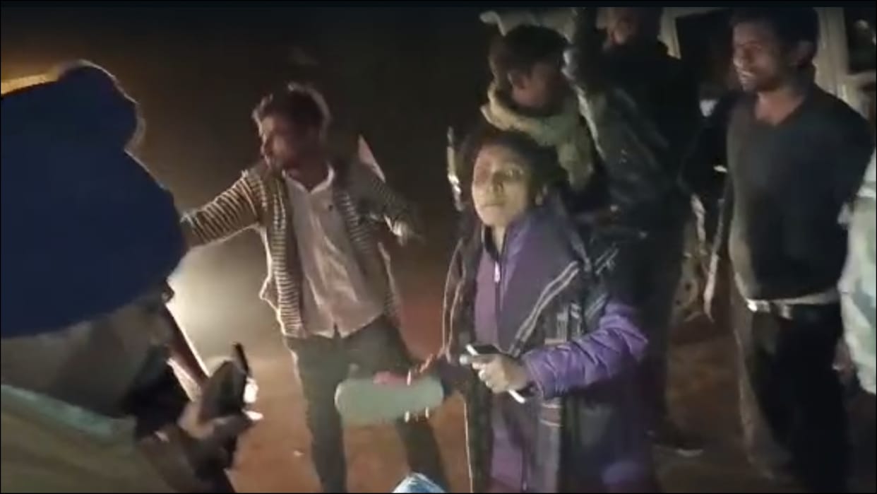 Illegal Sand Mining in Satna municipal council president hits policeman with slipper case registered