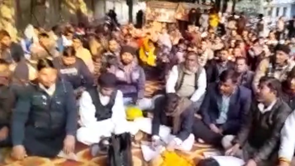 UPPCL Contract employees start work boycott in Bareilly