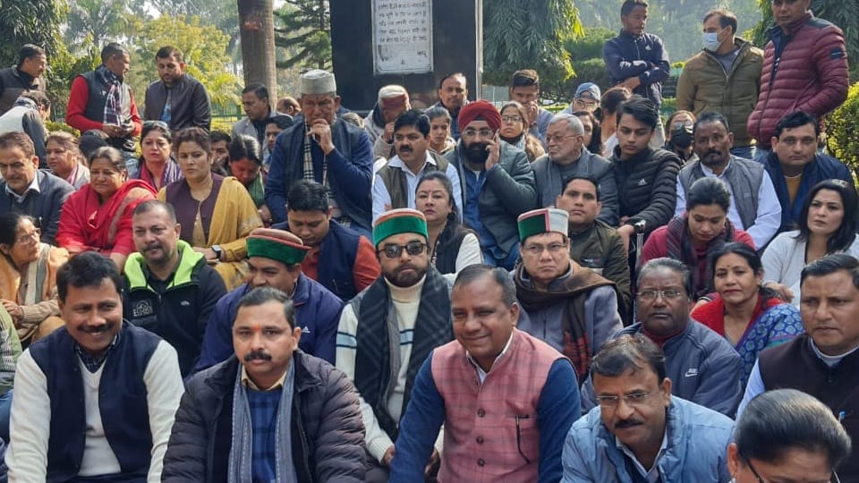 Uttarakhand Congress protests across the state against scams in recruitment
