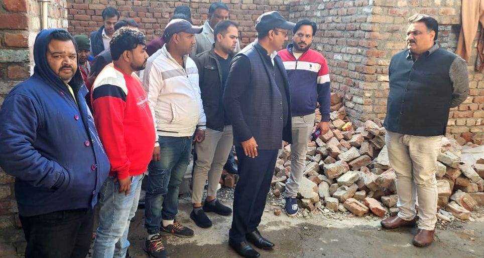 Ward residents enumerated problems related to sewer, drinking water and raw streets