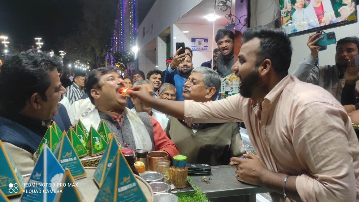 MP asked in Indore - How does Patis become so tasty?