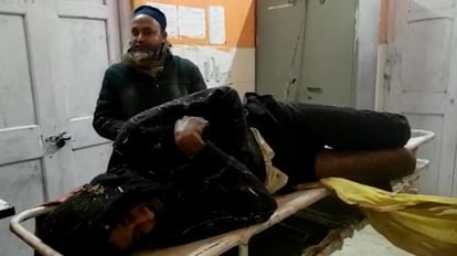 Bihar: बाइक से टक्कर में युवक का पैर ऑटो में फंसा, युवक को डेढ़ किलोमीटर तक घसीटा बाइक सवार के शरीर का निचल हिस्सा पूरी तरह घिस गया है।