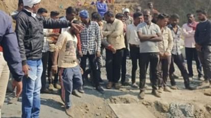 MP News: जबलपुर में निर्माणाधीन दीवार भरभरा कर गिरी, मलबे में दबने से दो मजदूरों की मौत Jabalpur wall collapse