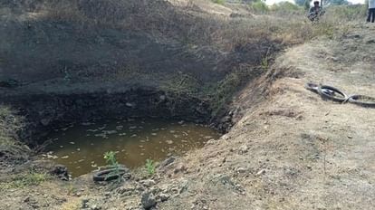 MP News: खरगोन में गड्ढे में डूबने से तीन बच्चों की मौत, खेलते-खेलते गड्ढे के पास पहुंचे थे खरगोन में गड्ढे में डूबने से तीन बच्चों की मौत हो गई।