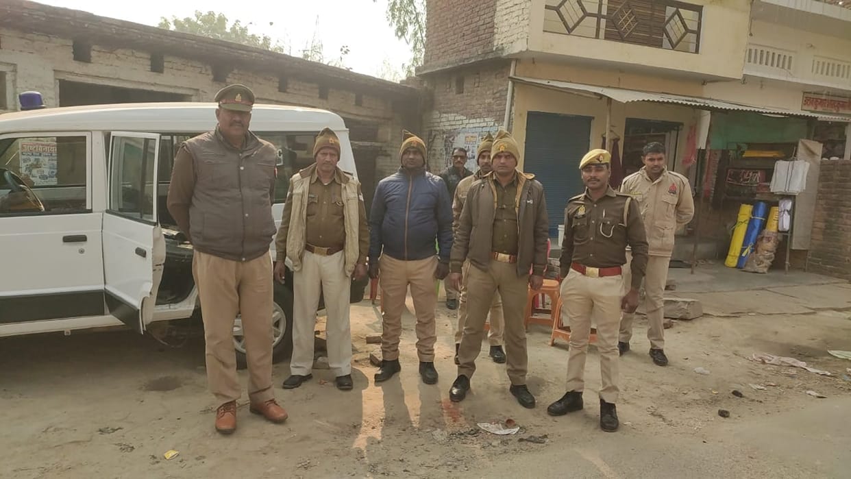 Two communities clashed over giving money after eating chaat, thrashed each other, police deployed