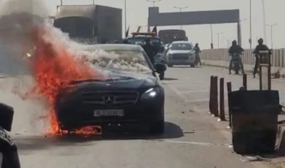 Ghaziabad Hindi News fire in moving car in ghaziabad