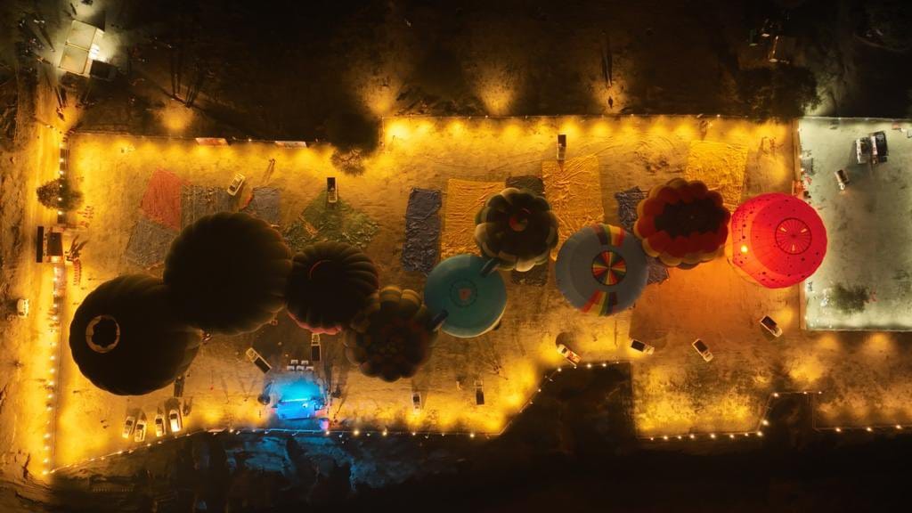 PHOTOS: Amazing view of DJ, lights and 12 hot air balloons, people said This is possible only in the city o