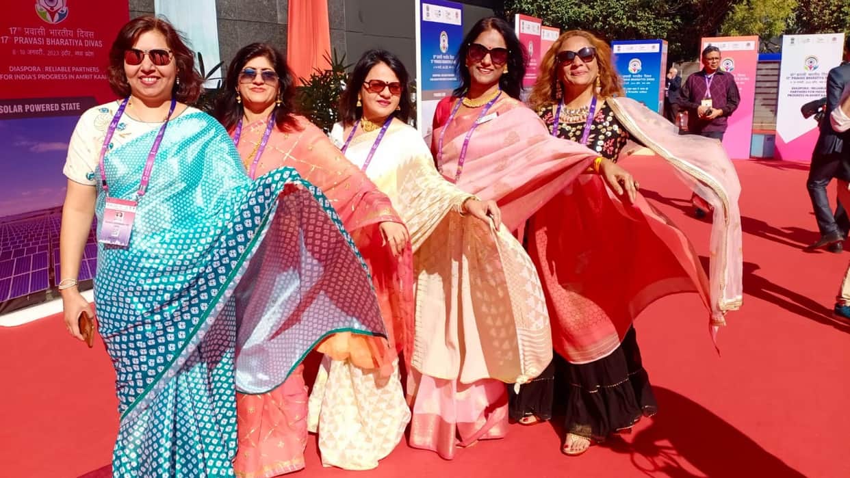 saree promotion in qatar by indian woman know How women of mp and up are explaining the importance of saree
