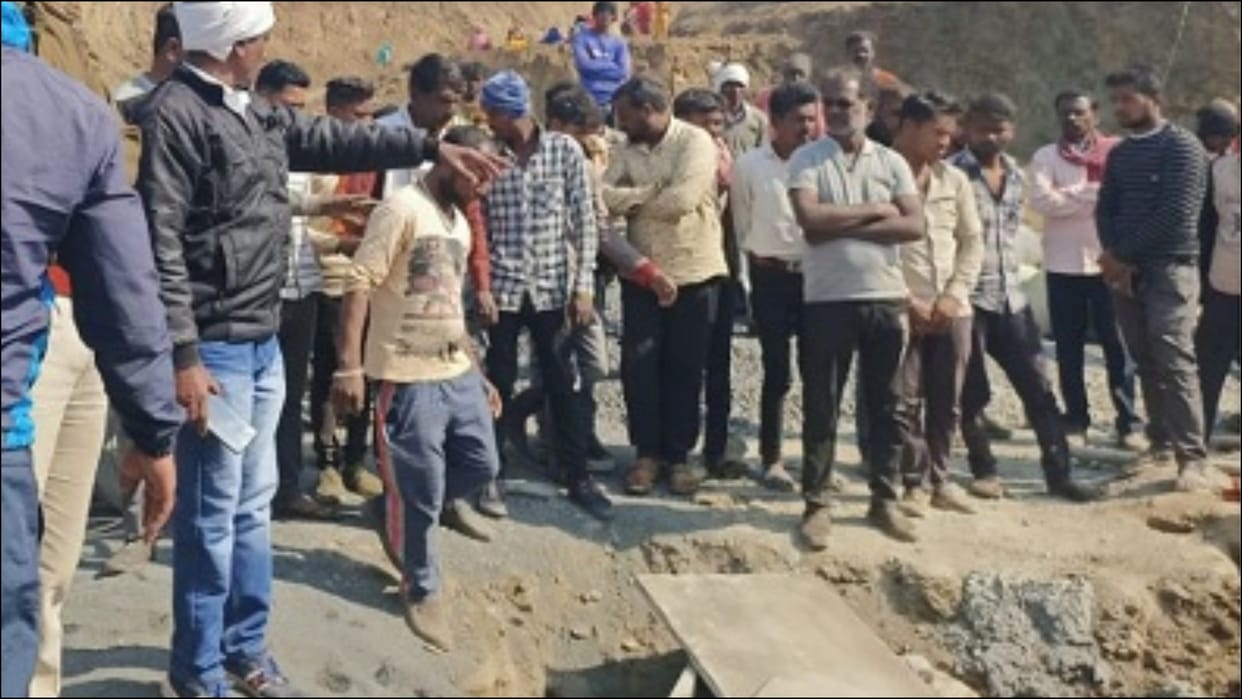 two workers died after under construction wall collapse in jabalpur mp news