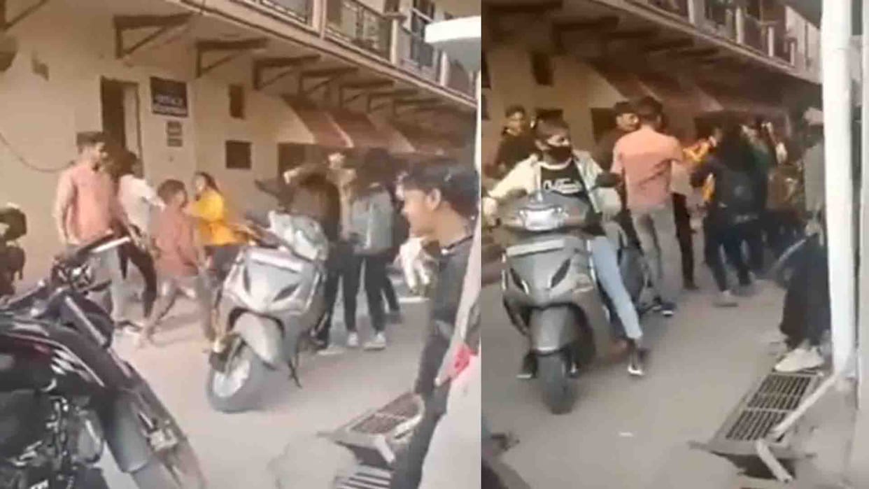 Jalaun: Girl students fight with each other outside coaching