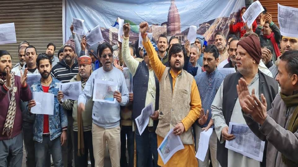 Protest against Banke Bihari Corridor started intensifying in Vrindavan demand for construction of new temple