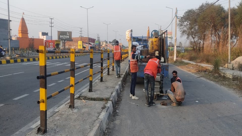 Roorkee: Where Rishabh Pant Car accident happened NHAI made strips with crystal plastic paint