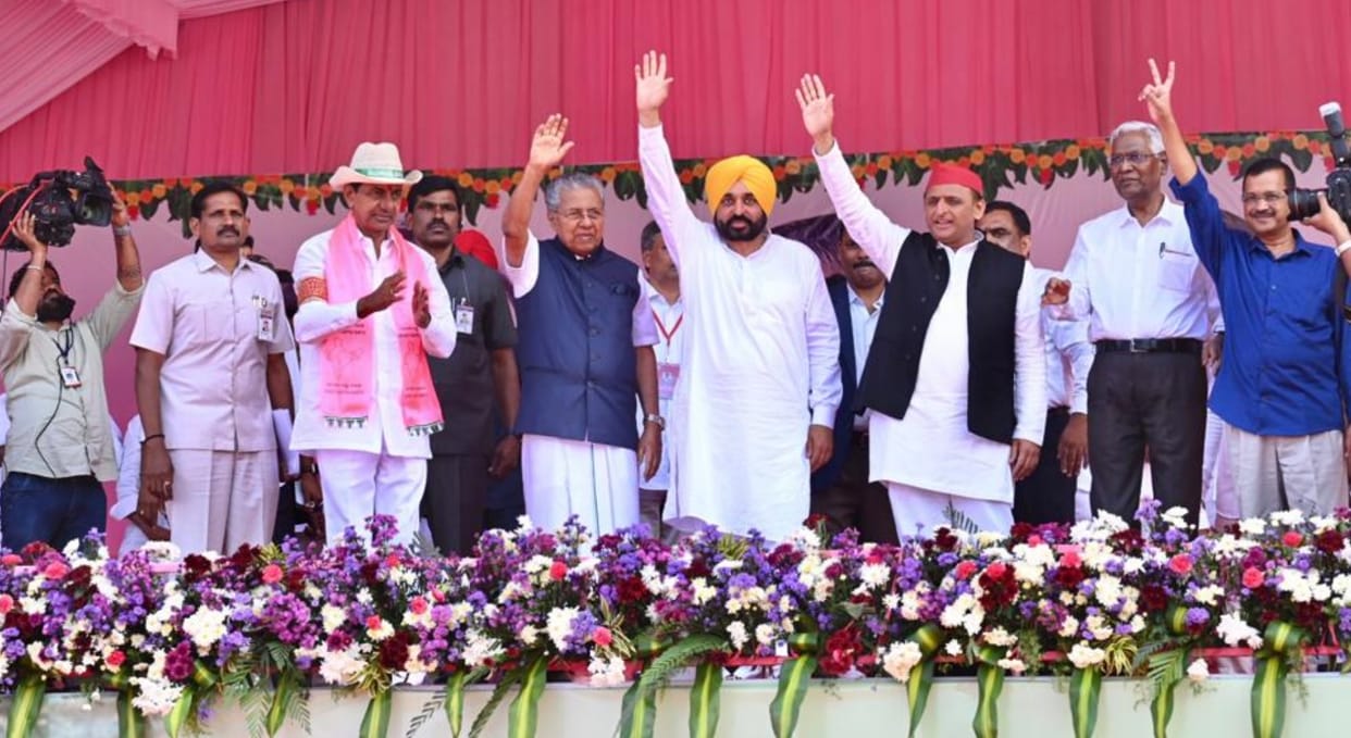 Lucknow News: Akhilesh targets BJP in Telangana rally, BJP spreads confusion and hatred