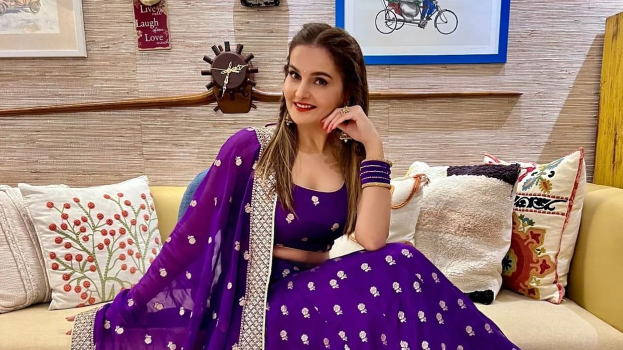 bollywood actress monica bedi offered lead role in film karan arjun but actress had lose for this reason