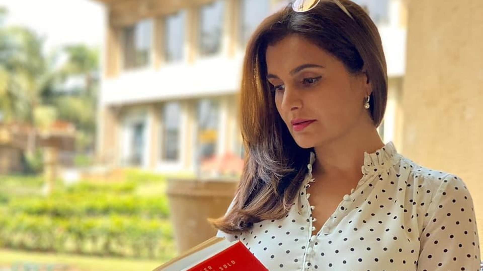 bollywood actress monica bedi offered lead role in film karan arjun but actress had lose for this reason