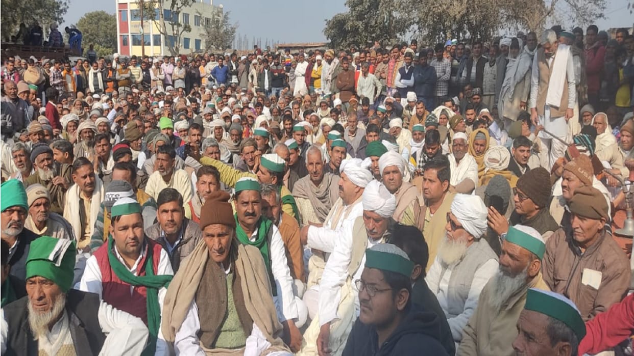 Bhakiyu leaders have protest for sugarcane payment in mill and Naresh Tikait has target on Modi government
