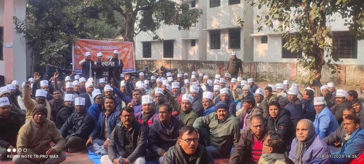 Teachers protest for restoration of old pension