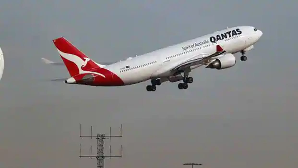 Australia Ambulance responding after Qantas flight bound for Sydney from New Zealand issues mayday alert news
