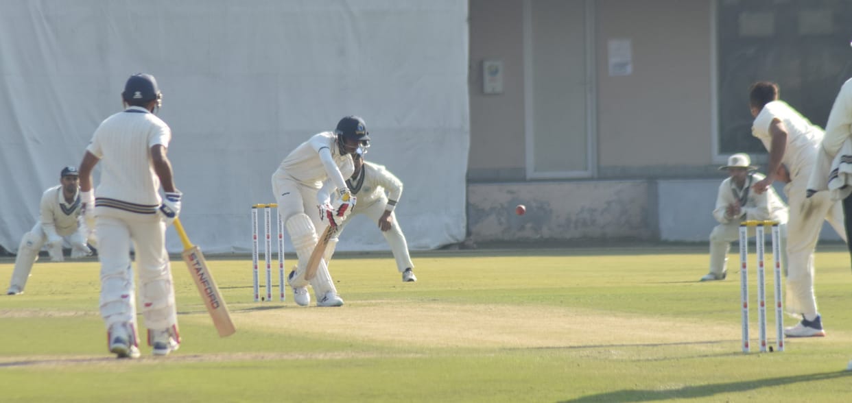Bengal scored 335 runs for six wickets, Majumdar scored a century