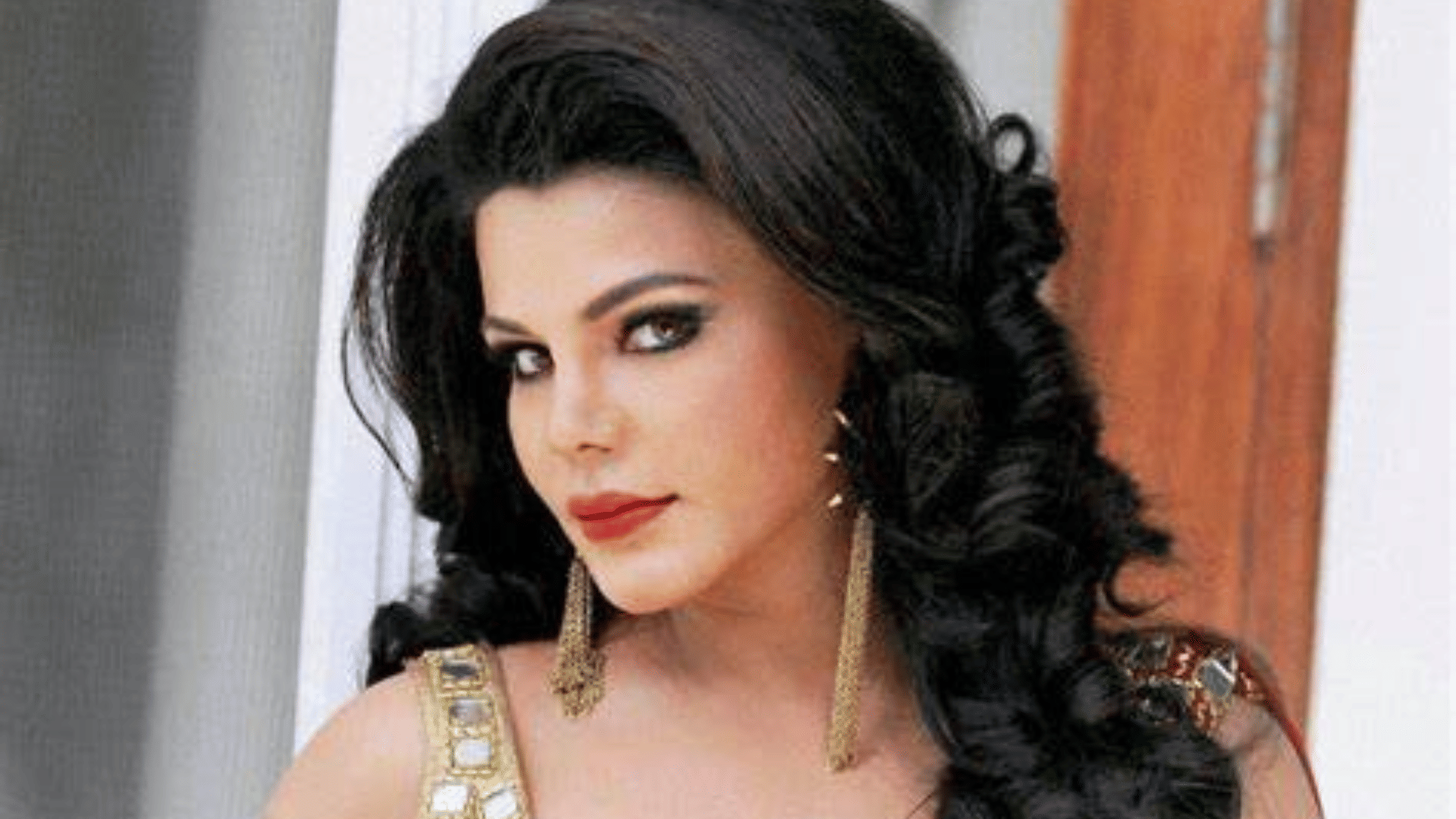 Rakhi Sawant revealed that Mukesh Ambani is helping in her mother cancer treatment
