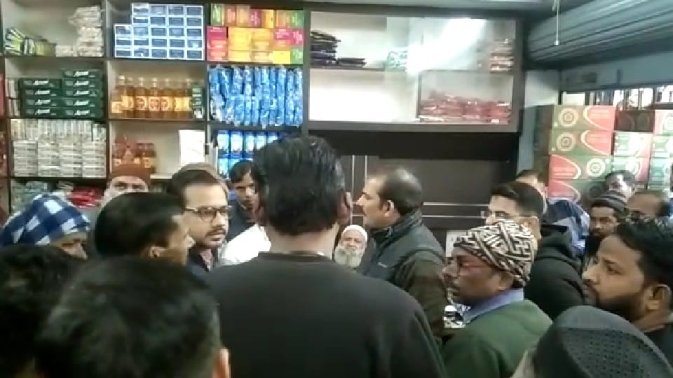 shopkeepers create ruckus after Food Department team collect samples for test in pilibhit