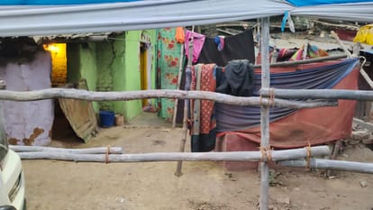 Mahadalits in Bhojpur imprisoned behind curtains in huts for Chief Minister Nitish Kumar Samadhan Yatra
