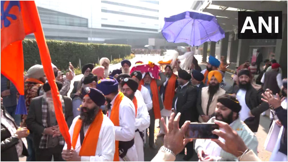 Afghanistan: Last two Saroop of Sri Guru Granth Sahib will reach Delhi from Kabul, flight departs