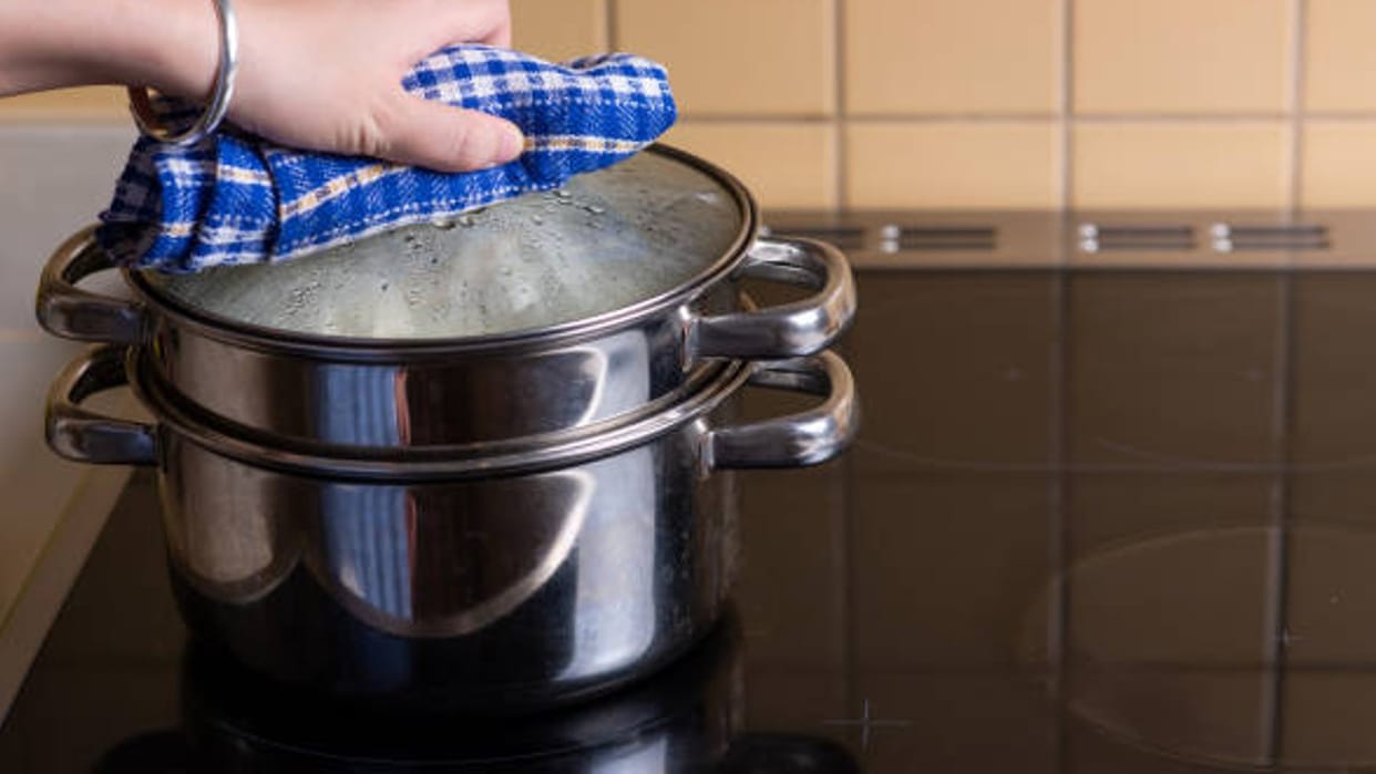 How to Cook Momos and Idlis without Steamer at Home Know Simple and Easy Kitchen Hacks in Hindi