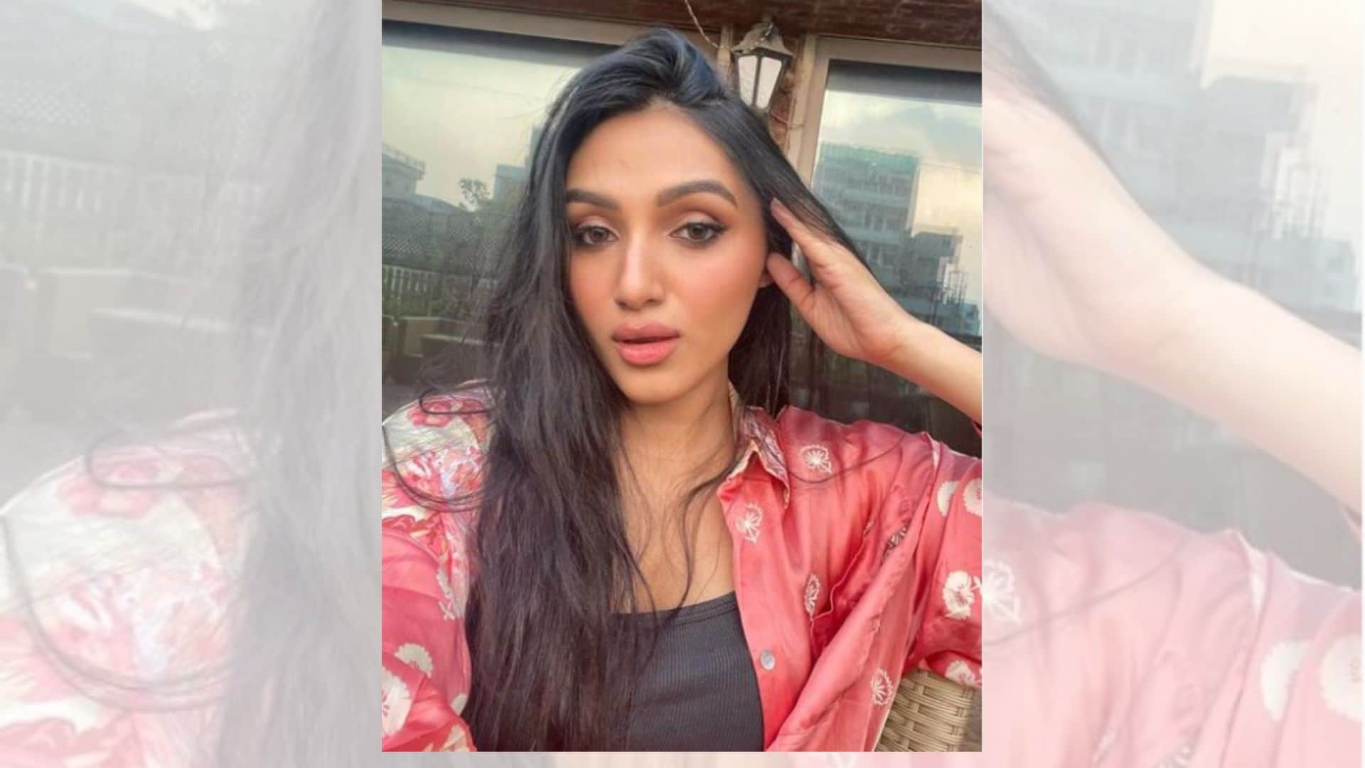 Tanisha Santoshi Interview Bollywood News in Hindi Gandhi Godse Ek Yudh Rekha Madhuri Katrina Ranbir Shahid