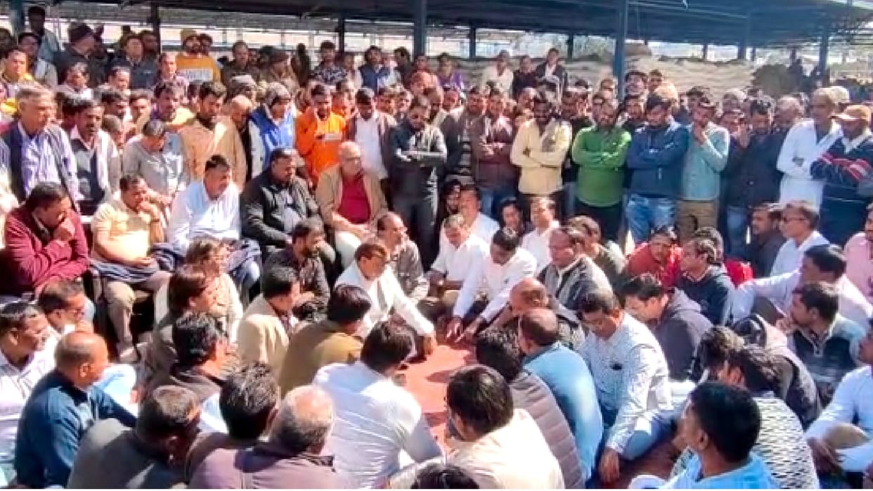 Ujjain: FIR on farmer and protest against closure of auction in Mandi, jam lasted for three hours