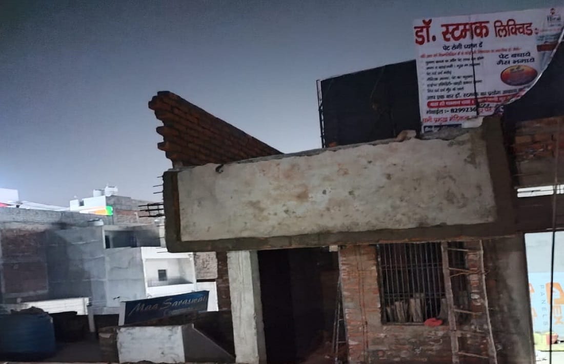 Barge under construction of four-storey house collapsed, two laborers died