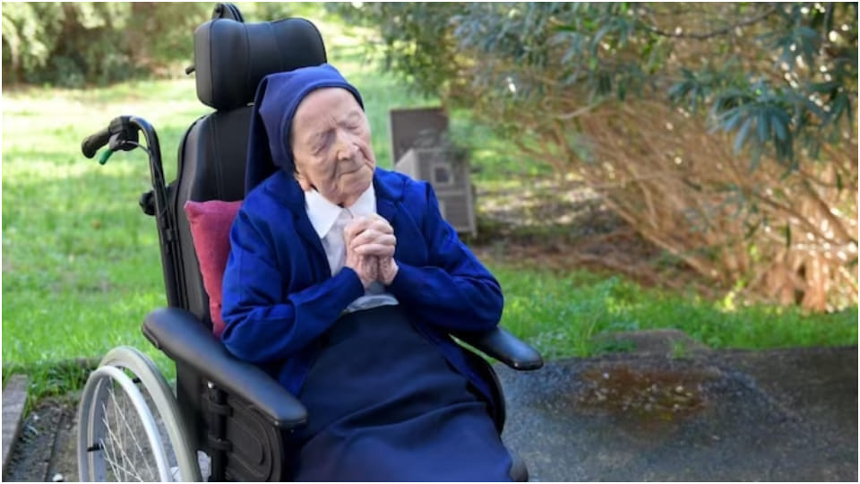 World Oldest Women Lucille Randon Died Breathed Her Last Age 118 News in Hindi