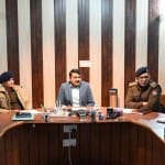 बदमाशों की गिरफ्तारी के बाद जानकारी देती पुलिस