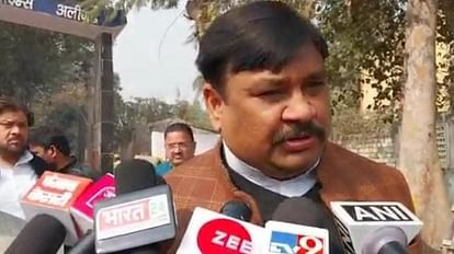Aligarh News: सपा के पूर्व विधायक ने दिया विवादित बयान, कहा- नंगा करके घुमाओ बुर्का बैन करने वालों को सपा के पूर्व विधायक जमीर उल्लाह खान