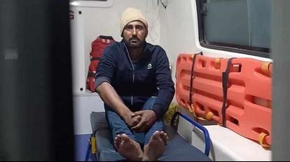 Sirsa News: जग्गा गैंग के बदमाशों और CIA के बीच मुठभेड़, एक के पैर में लगी गोली मुठभेड़ में घायल बलकार को एंबुलेंस में ले जाते हुए।
