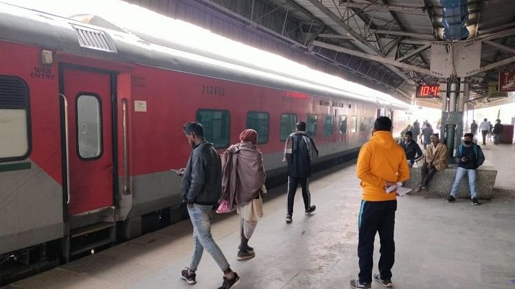 राहत:होली स्पेशल ट्रेनें करेंगी यात्रियों की राह आसान, आनंद विहार-पटना समेत तीन विशेष ट्रेनें चलाएगा रेलवे – Holi Special Trains Will Ease The Journey Of Passengers