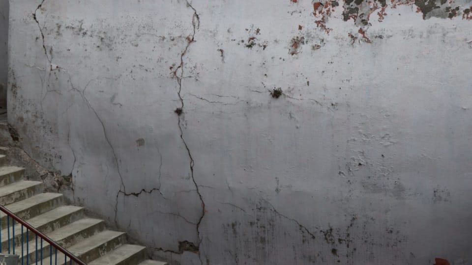 Rail Project in Rudraprayag Due to tunnel construction old woman house in Khankra has cracks Uttarakhand