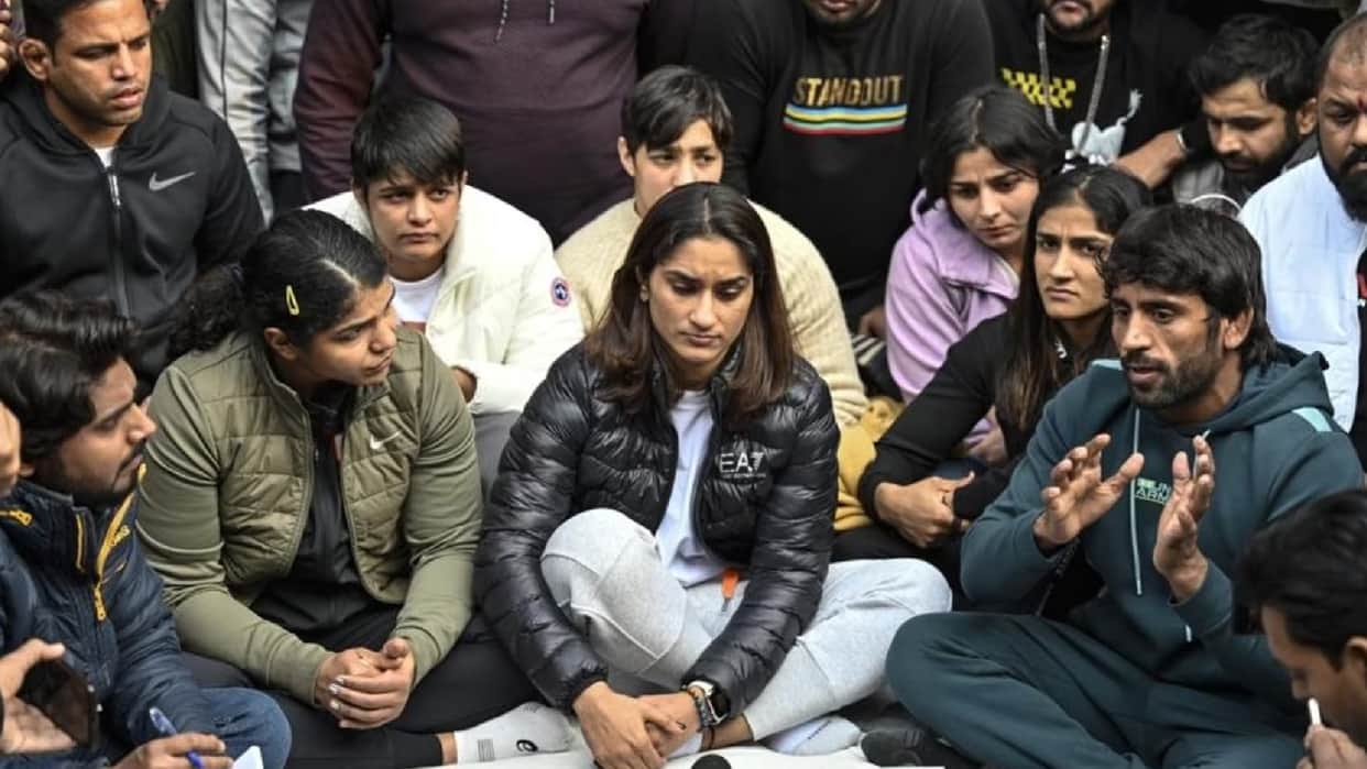 Bajrang punia Vinesh phogat Sakshi Malik and many champion Wrestlers on Protest know all medal list