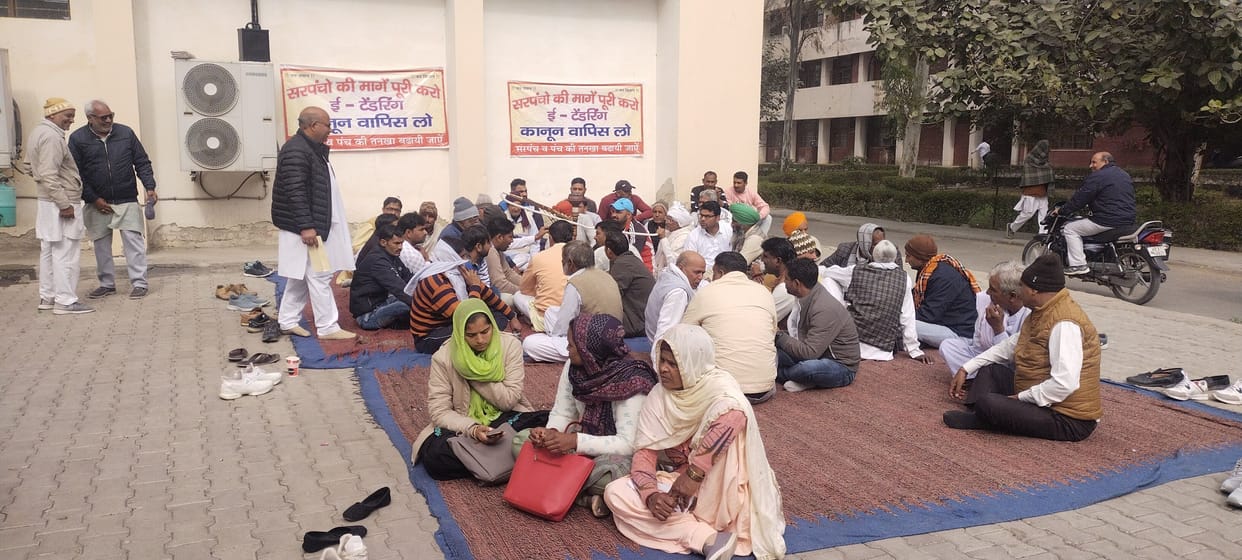 Sarpanch arrived with action register, picketed outside BDPO office