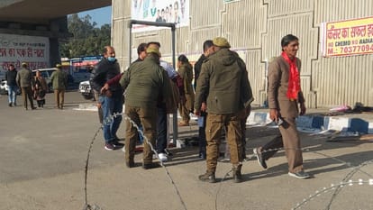 Bharat Jodo Yatra: People started arriving at Lakhanpur public meeting site in Jammu Kashmir
