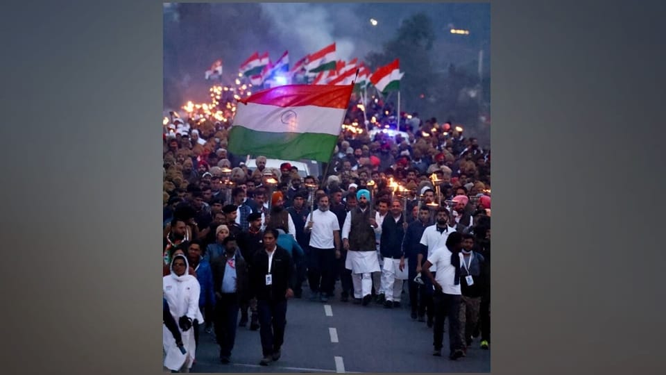 bharat jodo yatra reaches jammu Kashmir Ravi bridge illuminated with thousands of torches