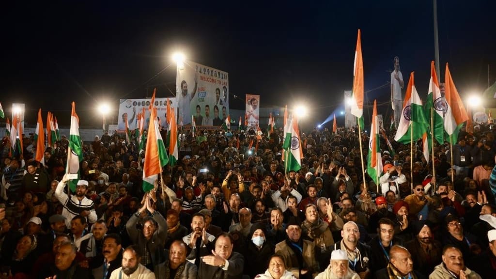 bharat jodo yatra reaches jammu Kashmir Ravi bridge illuminated with thousands of torches