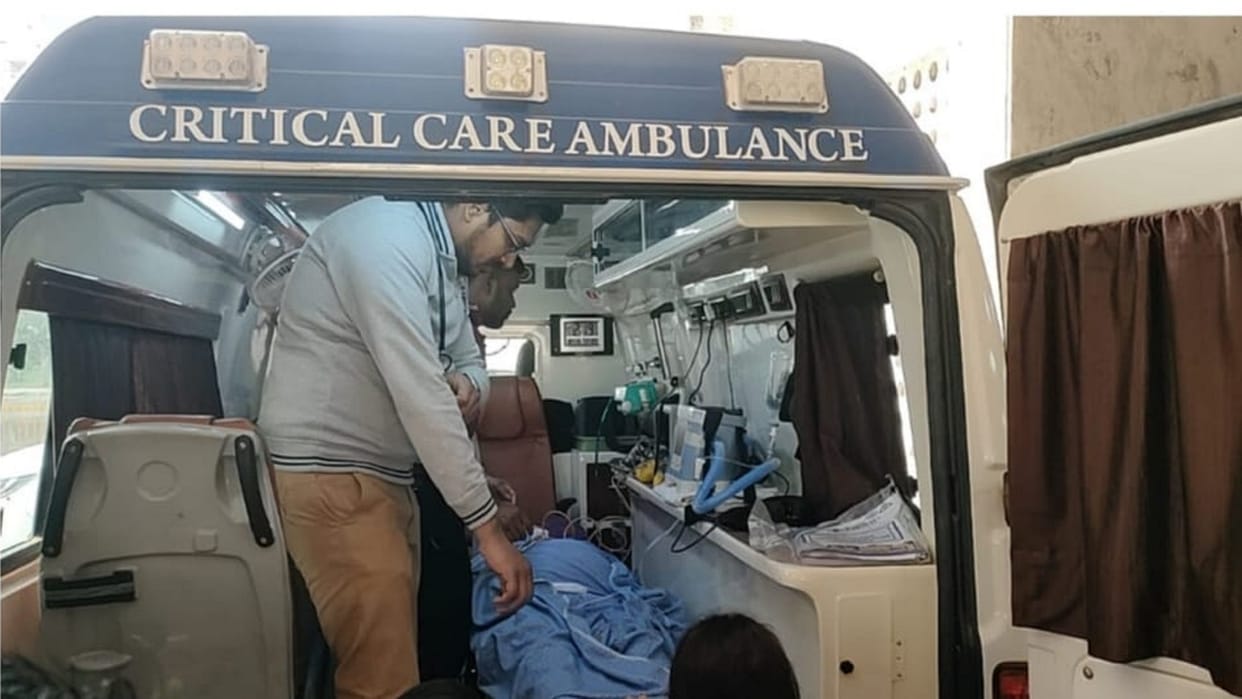 injured coach was transported from bhilai to raipur by green corridor