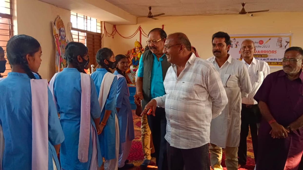 MP Manoj Mandavi Gave Exam Tips To Students In Balod